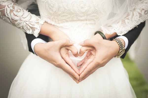The Divorced Billionaire Heiress Recommendation Bride Groom Heart Sign